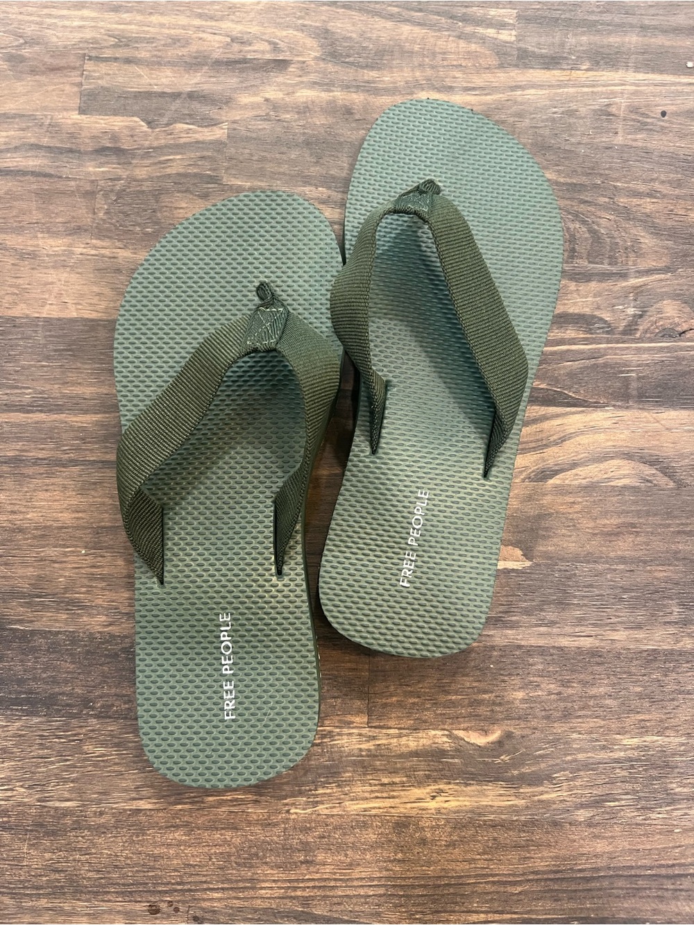 Free People Women’s Olive Green Textured Flip Flops